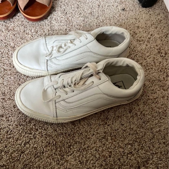 White vans - Picture 2 of 5